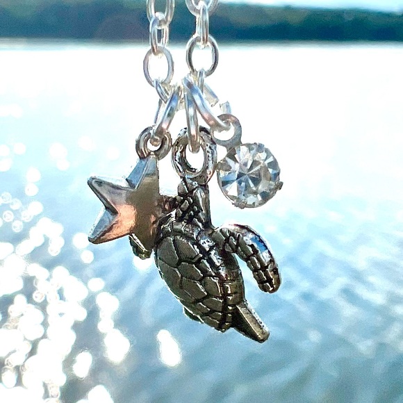 Sea Turtle Star Rhinestone Necklace - Picture 3 of 4